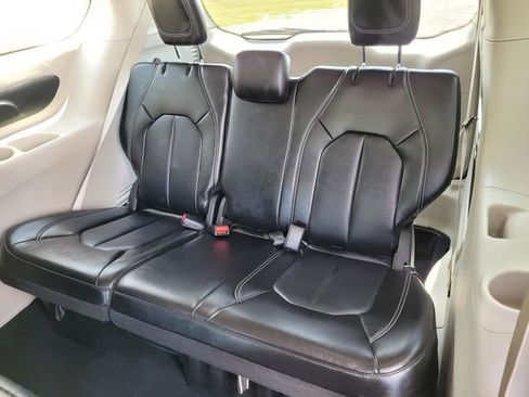 Used 2024 Chrysler Pacifica Touring-L FWD image 35