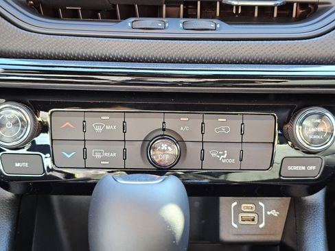 New 2026 Jeep Compass Latitude image 13