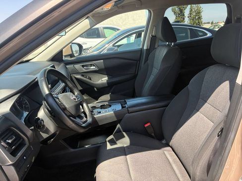 Used 2025 Nissan Rogue SV FWD image 28