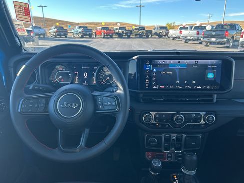 Certified 2024 Jeep Gladiator Rubicon w/ Convenience Group image 15