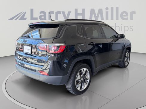 Used 2017 Jeep Compass Limited w/ Safe & Security Group AWD/4WD image 3