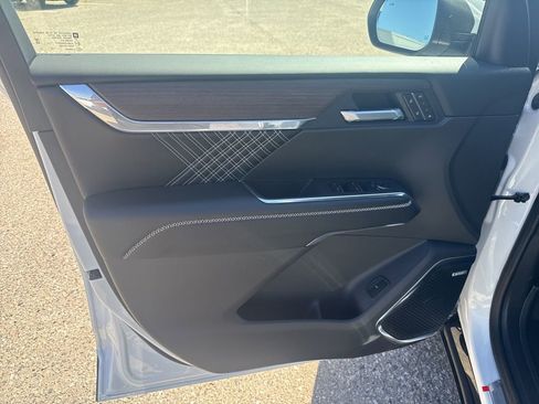 New 2026 GMC Acadia Denali w/ Super Cruise Package AWD/4WD image 9