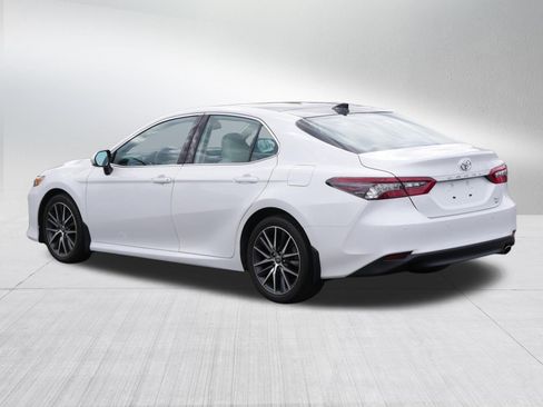 Used 2023 Toyota Camry XLE w/ Navigation Package AWD/4WD image 5