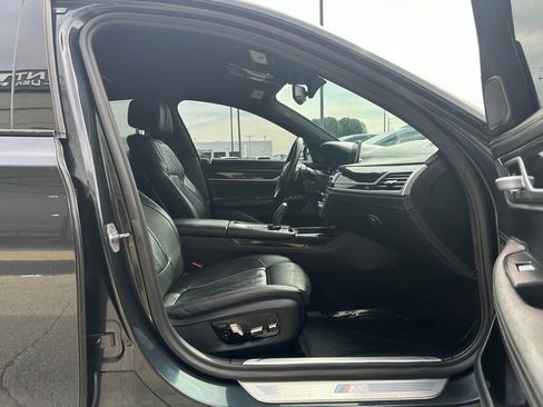 Used 2019 BMW 750i xDrive w/ Executive Package image 38