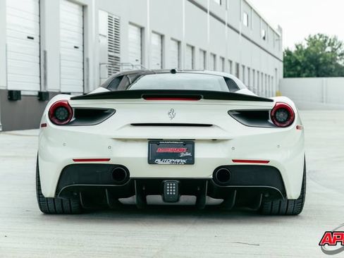 Used 2018 Ferrari 488 GTB RWD image 17