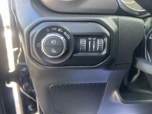 Used 2022 Jeep Gladiator Willys image 12