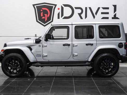 Used 2022 Jeep Wrangler Unlimited Sahara w/ Cold Weather Group AWD/4WD image 15