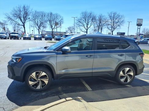 New 2026 Volkswagen Taos SE AWD/4WD image 4