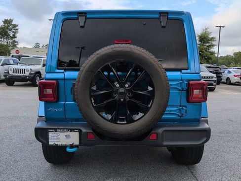Used 2022 Jeep Wrangler Unlimited Sahara w/ Cold Weather Group AWD/4WD image 4