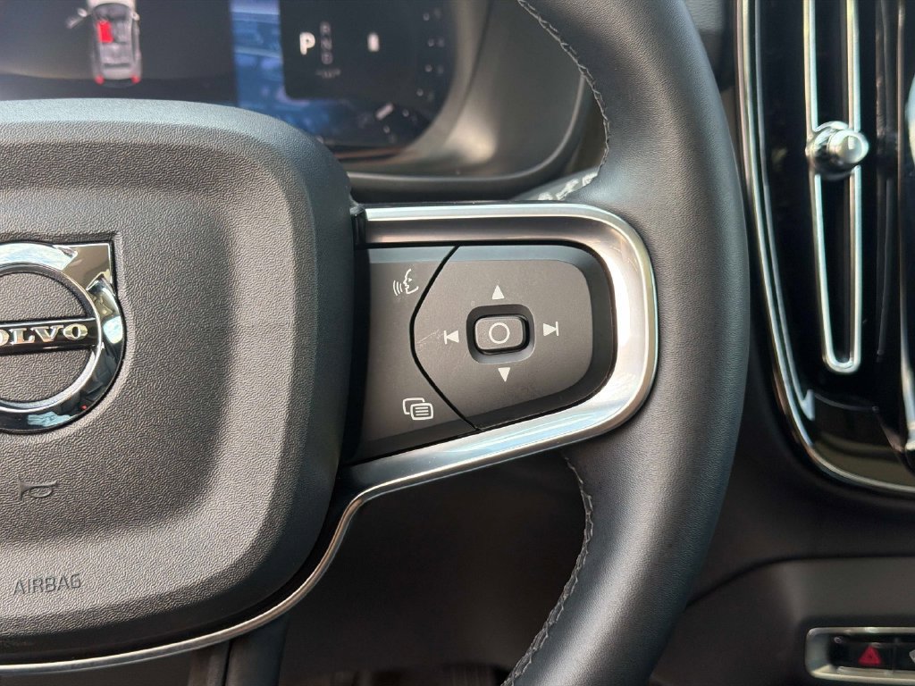 Used 2025 Volvo XC40 B5 Core AWD/4WD image 26