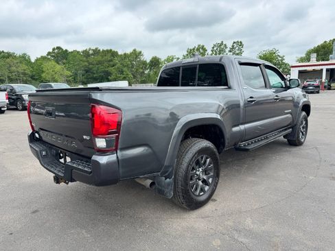 Used 2020 Toyota Tacoma SR5 AWD/4WD image 5
