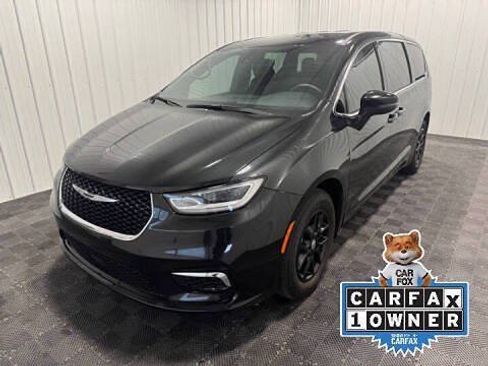 Used 2023 Chrysler Pacifica Touring-L FWD image 1