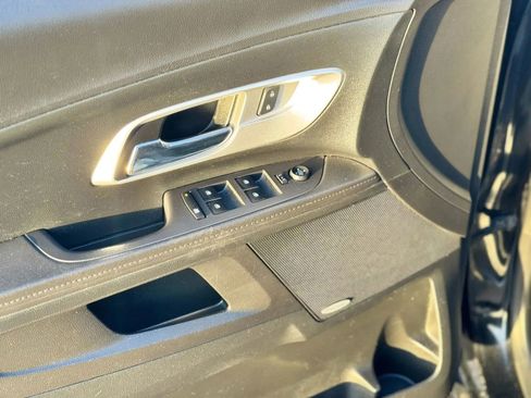 Used 2017 Chevrolet Equinox LT w/ Midnight Edition image 12