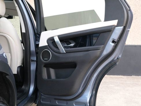 Used 2020 Land Rover Discovery Sport SE image 28