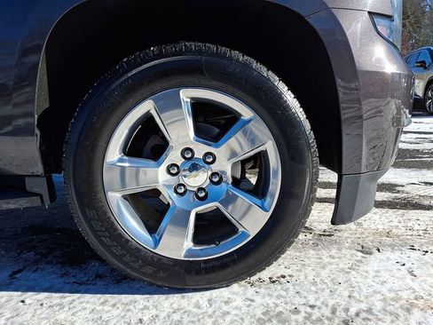 Used 2017 Chevrolet Suburban LT w/ Luxury Package image 8