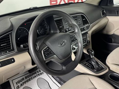 Used 2017 Hyundai Elantra SE FWD image 12