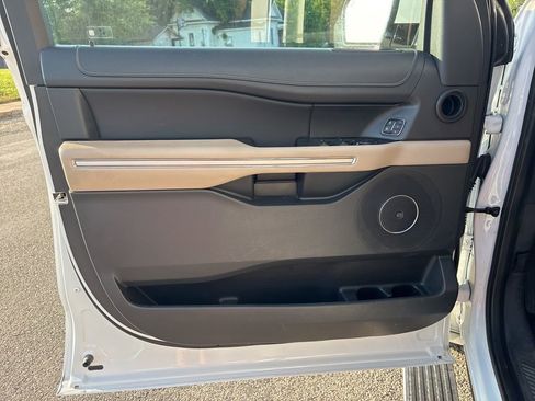 Used 2023 Ford Expedition Max Limited image 10