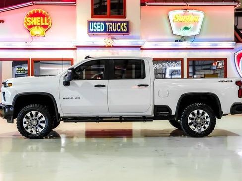 Used 2021 Chevrolet Silverado 2500 Custom w/ Custom Value Package image 12