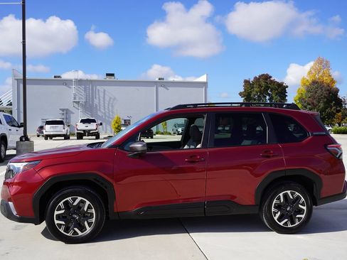 Used 2025 Subaru Forester Premium AWD/4WD image 3