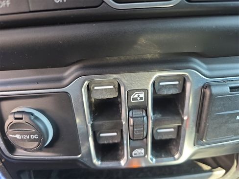 Used 2023 Jeep Gladiator Overland image 21