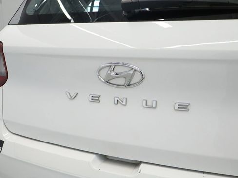 Used 2023 Hyundai Venue Limited FWD image 19