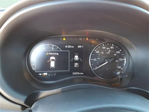 Used 2023 Nissan Kicks SR image 13