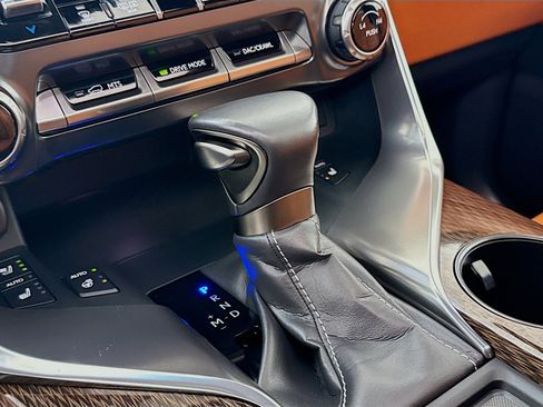 Used 2023 Lexus LX 600 4WD w/ Accessory Package (Z1) image 18