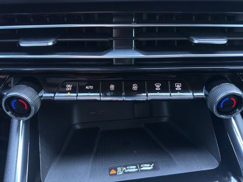 Used 2025 Chevrolet Traverse Z71 w/ Driver Confidence Package image 38