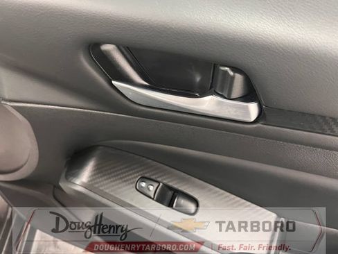 Used 2025 Nissan Altima 2.5 SV FWD image 38