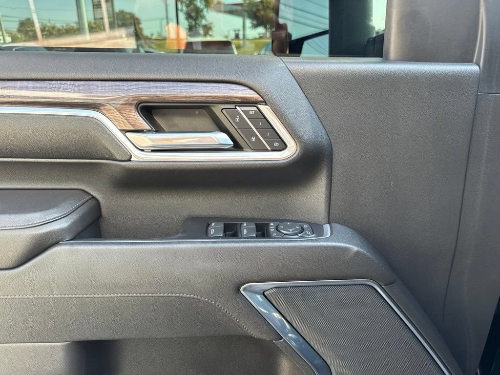Used 2024 Chevrolet Silverado 2500 LTZ AWD/4WD image 11