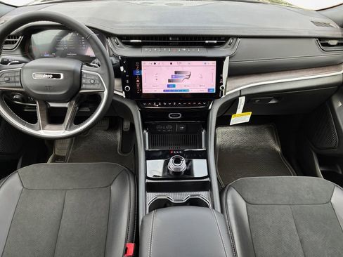 New 2026 Jeep Grand Cherokee Altitude RWD image 20