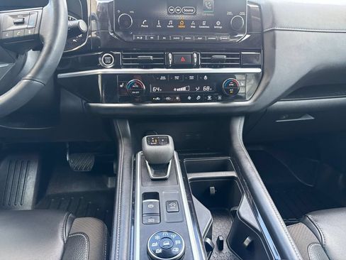 Used 2024 Nissan Pathfinder SL w/ SL Premium Package AWD/4WD image 13
