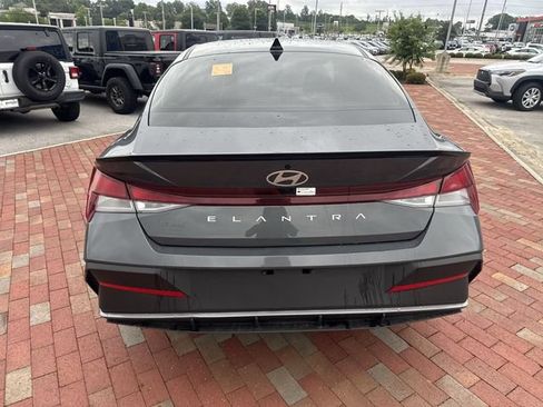 Used 2025 Hyundai Elantra Sport FWD image 13