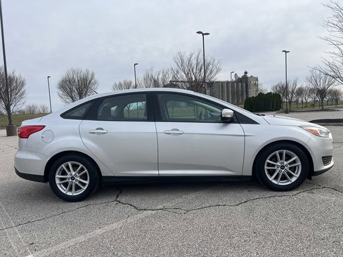 Used 2015 Ford Focus SE w/ SE Cold Weather Package FWD image 6