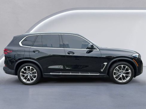 Used 2024 BMW X5 xDrive40i w/ Premium Package AWD/4WD image 3