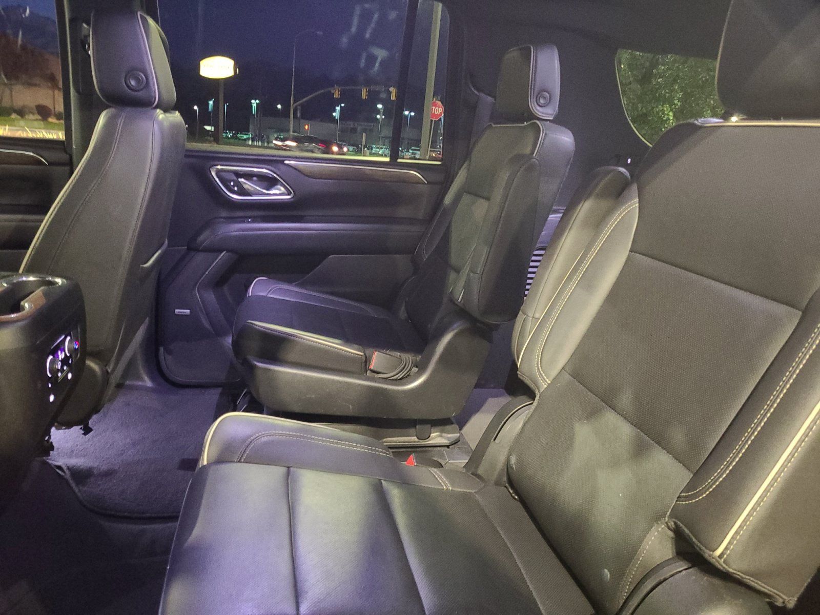 Used 2023 Chevrolet Suburban Premier AWD/4WD image 17