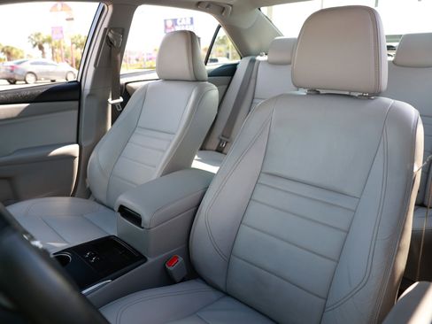 Used 2017 Toyota Camry XLE w/ Moonroof Package image 9