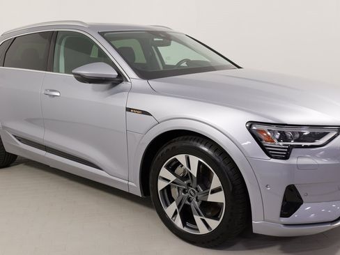 Used 2022 Audi e-tron Premium Plus w/ Premium Plus Package image 23