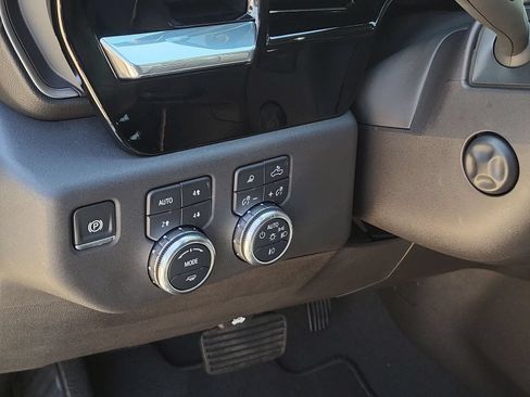 Used 2024 GMC Sierra 1500 SLT AWD/4WD image 18