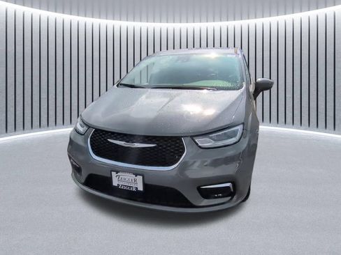 Used 2023 Chrysler Pacifica Touring-L FWD image 26