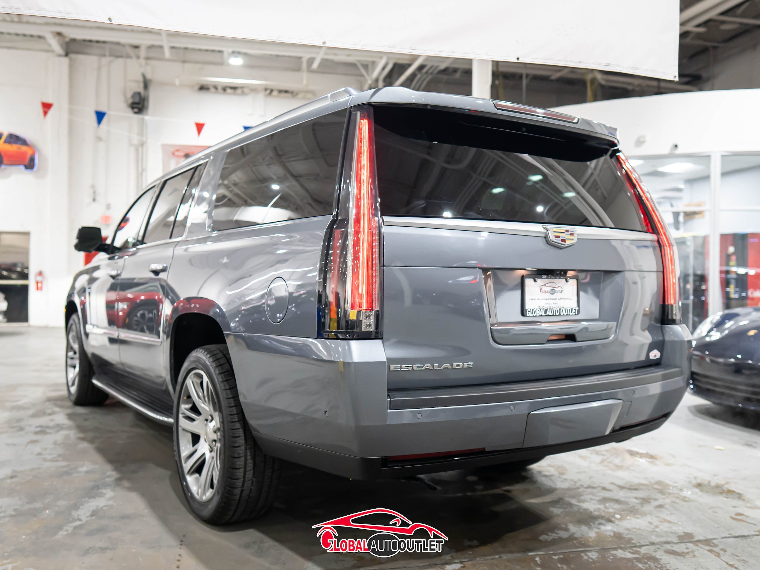 Used 2019 Cadillac Escalade ESV Luxury AWD/4WD image 5