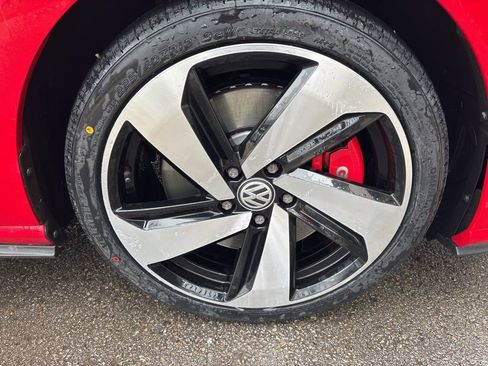 Used 2018 Volkswagen GTI SE image 9