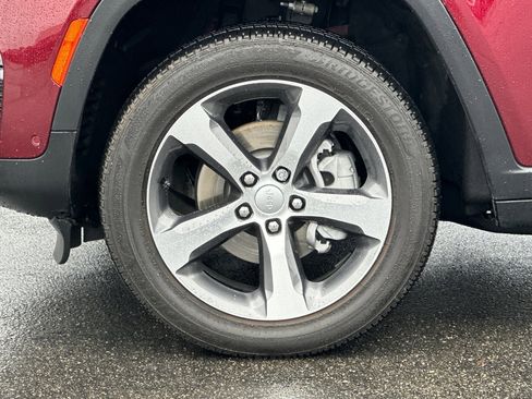 Used 2024 Jeep Grand Cherokee Limited w/ Luxury Tech Group II image 36