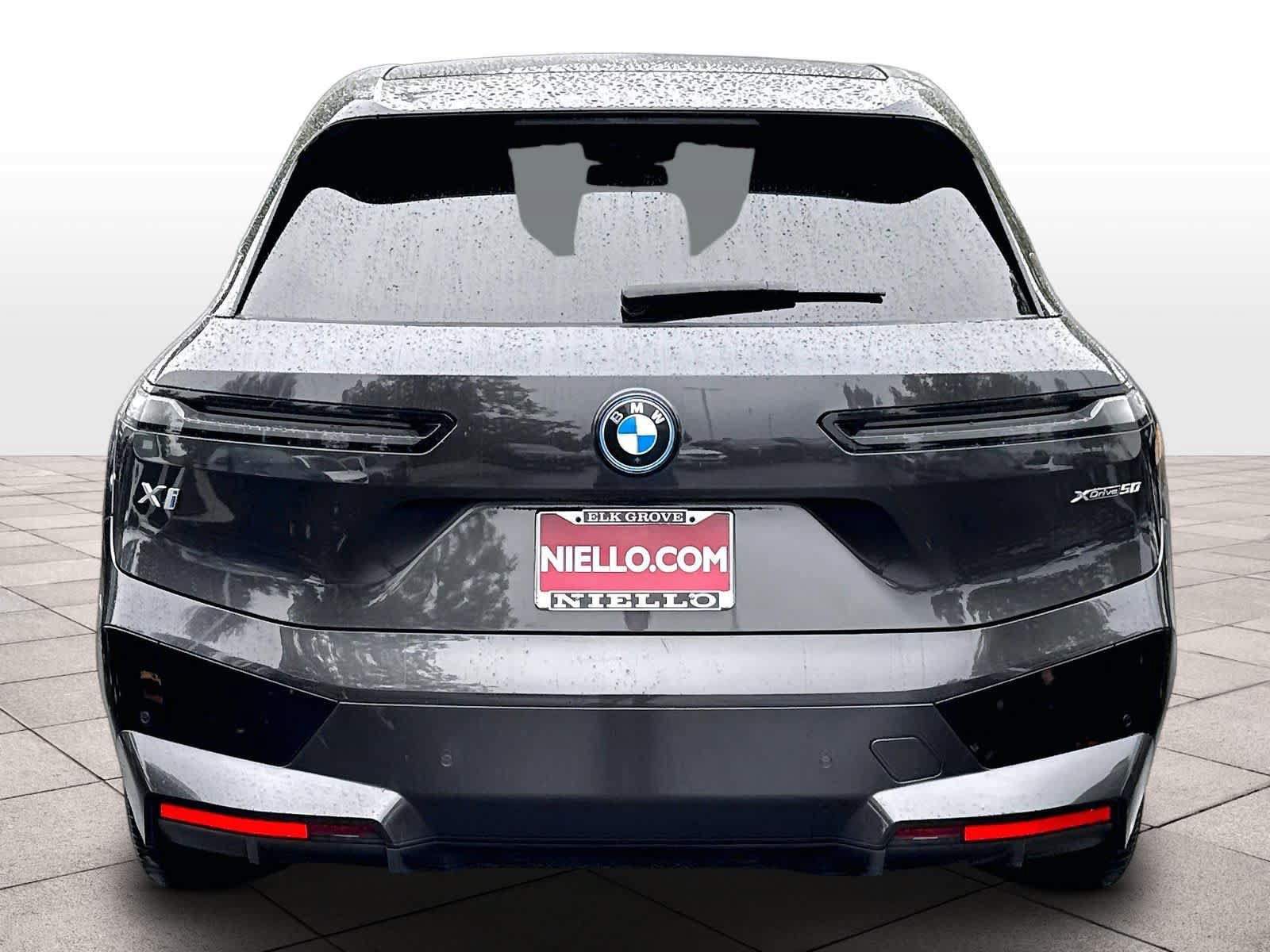 Used 2024 BMW iX xDrive50 w/ Sport Package AWD/4WD image 7
