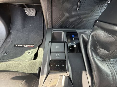 Used 2024 Toyota Tacoma TRD Off-Road AWD/4WD image 15