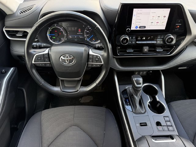 Used 2023 Toyota Highlander LE FWD image 12