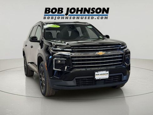 Used 2025 Chevrolet Traverse LT w/ Sun and Wheel Package AWD/4WD image 10
