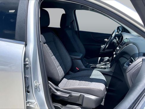 Used 2022 Chevrolet Equinox LT FWD image 9