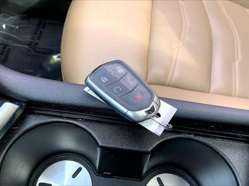 Used 2022 Cadillac XT6 Sport w/ Platinum Package image 11