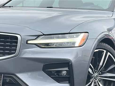 Used 2019 Volvo S60 T6 R-Design image 4